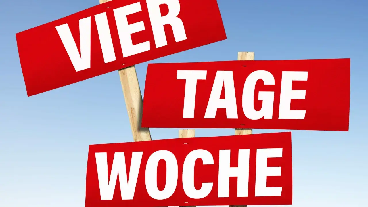 Rote Schilder mit weißen Buchstaben: